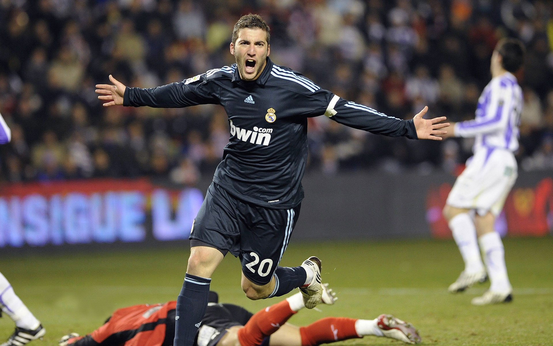 国际热身赛U23国足迎战 球迷现场助威不断，2020国足热身赛